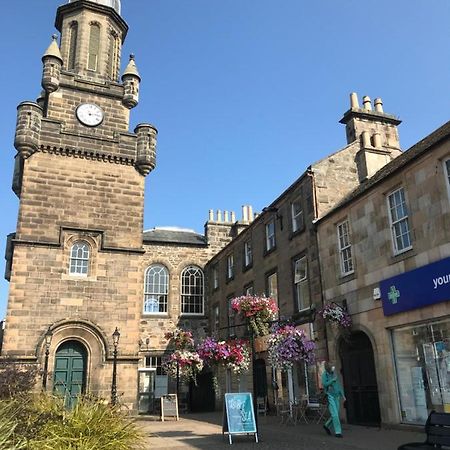 Central 3 Bed Flat, Forres Exterior photo