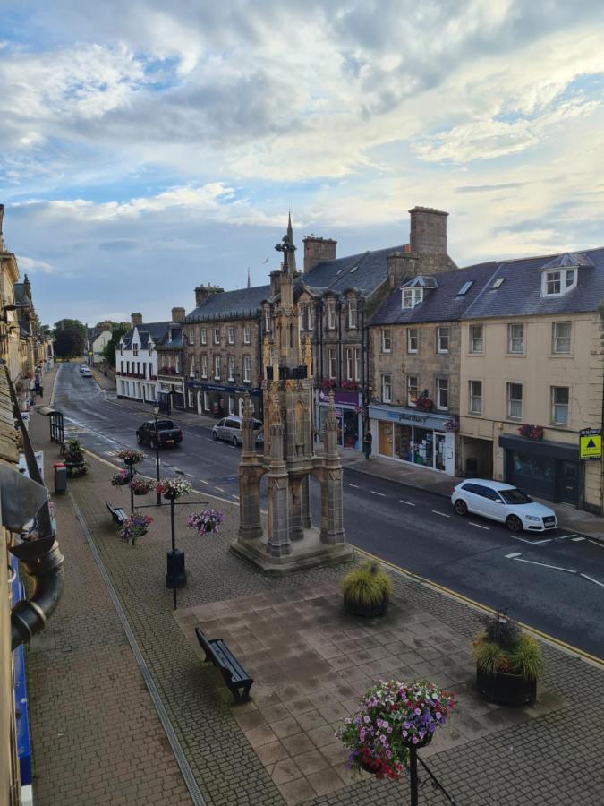 Central 3 Bed Flat, Forres Exterior photo