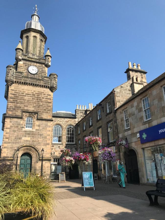 Central 3 Bed Flat, Forres Exterior photo